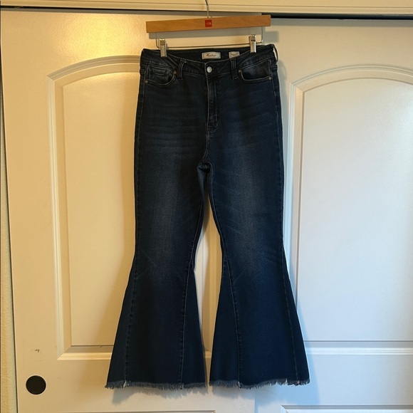 Women’s KanCan Super High Rise Super Flare Jeans Size 29 - Picture 1 of 8